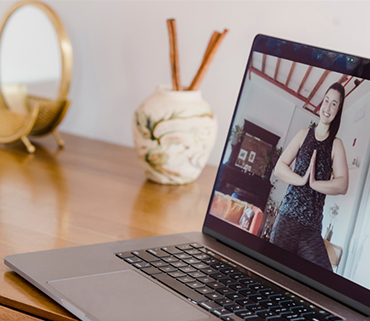 Yoga auf dem Stuhl für Senioren, Kurs für Plfegekräfte